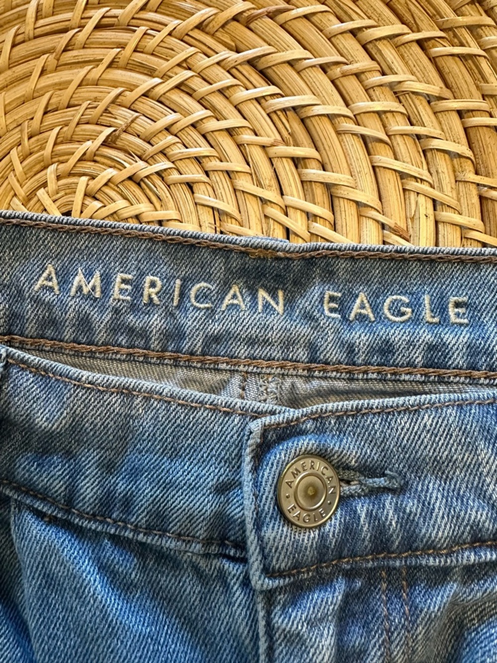 American Eagle Cuffed Denim Mom Short Women’s 8 Blue - Picture 4 of 7